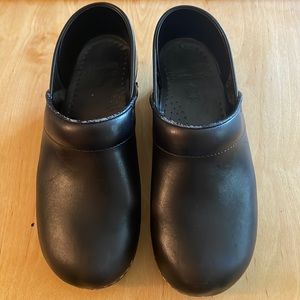 Dansko Black Clogs EU 38 / US 8